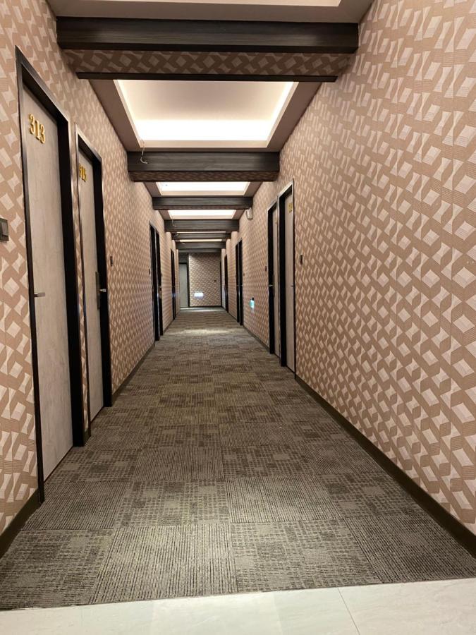 Weifeng Boutique Business Hotel - Zhanqian Branch Pingtung Exterior photo